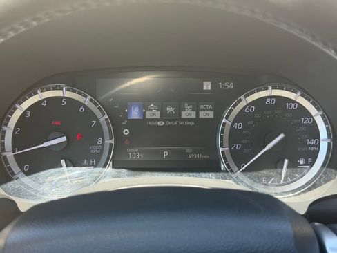 Used 2022 Toyota Highlander XLE FWD image 11