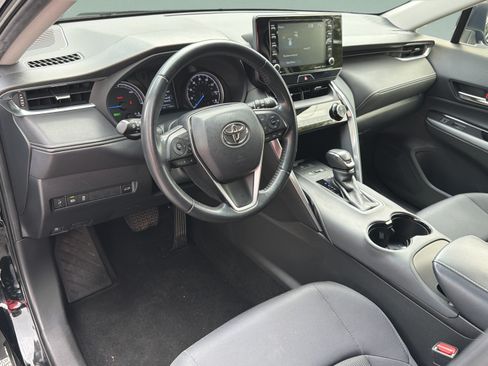 Used 2022 Toyota Venza LE AWD/4WD image 7