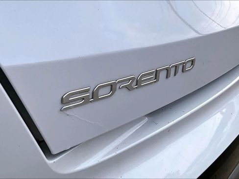 Used 2023 Kia Sorento S image 29