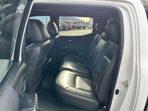 Used 2017 Toyota Tacoma TRD Sport image 23