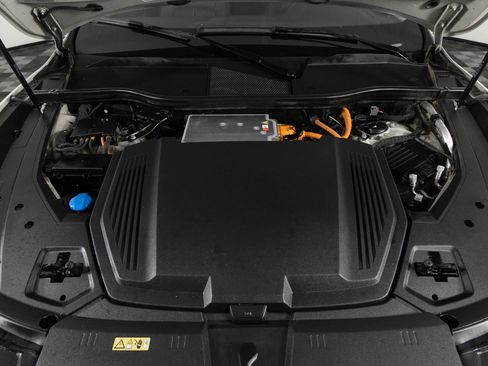 Used 2021 Audi e-tron Premium w/ Convenience Plus Package image 38