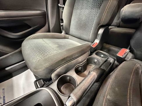 Used 2020 Chevrolet Trax LS AWD/4WD image 21