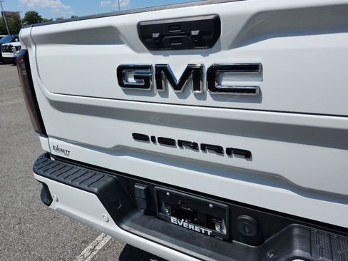 Used 2024 GMC Sierra 2500 AT4 w/ AT4 Premium Plus Package AWD/4WD image 4