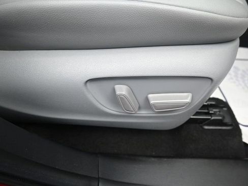 Used 2023 Toyota Highlander XLE image 30