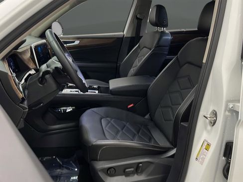 Used 2024 Volkswagen Atlas SE AWD/4WD image 9