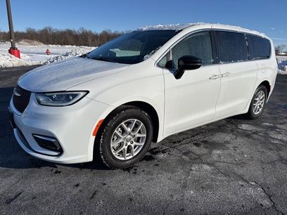 Used 2024 Chrysler Pacifica Touring-L
