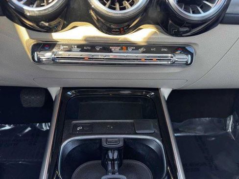 Used 2021 Mercedes-Benz GLB 250 image 30