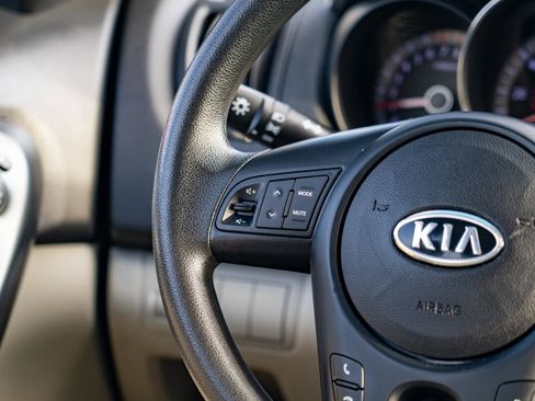 Used 2013 Kia Forte EX image 19