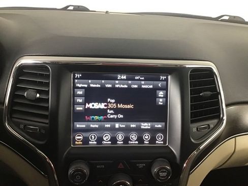 Used 2018 Jeep Grand Cherokee Limited image 16