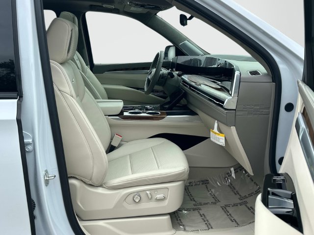 Used 2026 Cadillac Escalade ESV Platinum Sport w/ LPO, ONYX Package AWD/4WD image 22