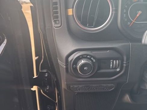 Used 2024 Jeep Wrangler Unlimited Sahara w/ Safety Group image 11