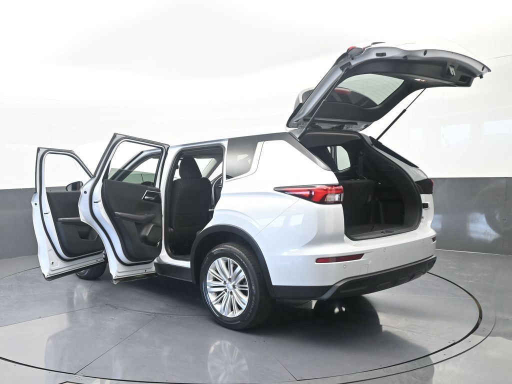 Used 2024 Mitsubishi Outlander ES FWD image 78