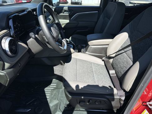 Certified 2024 Chevrolet Colorado ZR2 w/ Safety Package AWD/4WD image 18