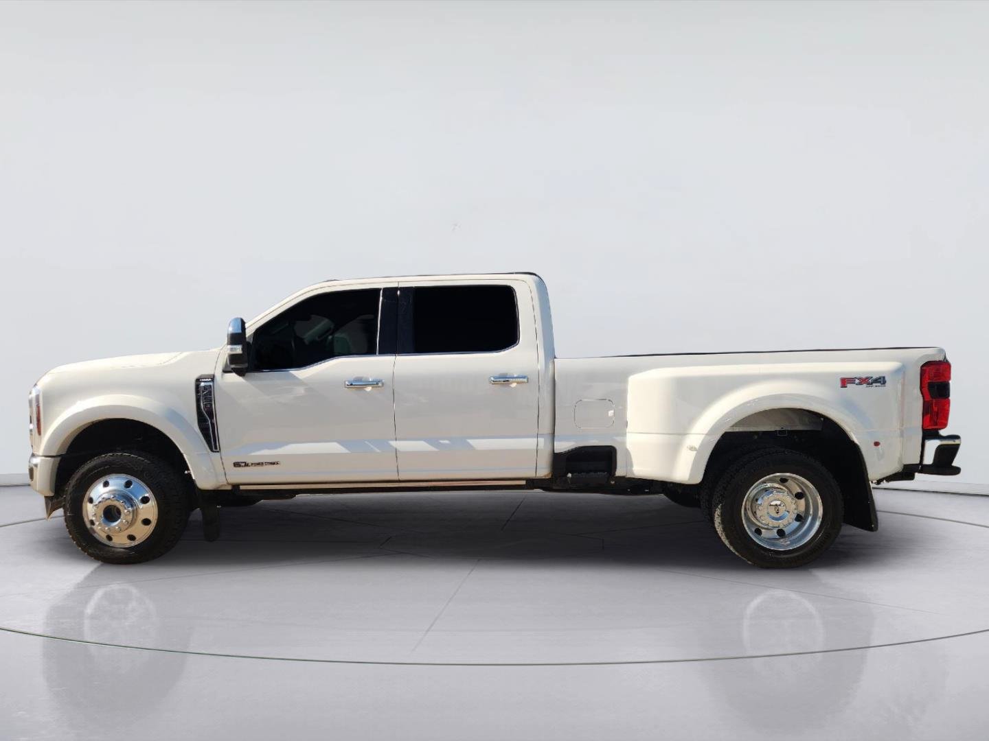 Used 2025 Ford F450 Lariat w/ Lariat Ultimate Package AWD/4WD image 4