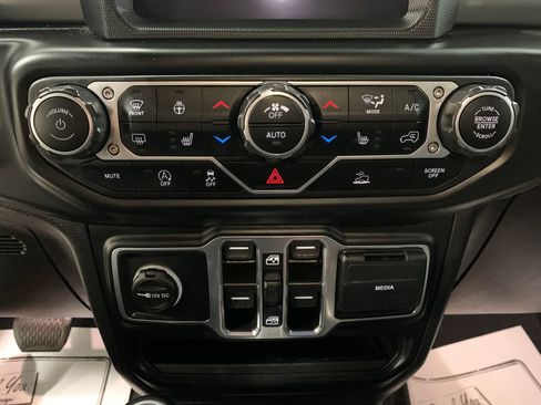 Used 2021 Jeep Wrangler Unlimited Sahara AWD/4WD image 27