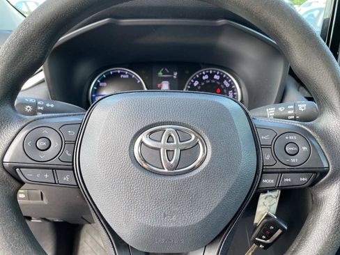 Used 2021 Toyota RAV4 LE AWD/4WD image 15