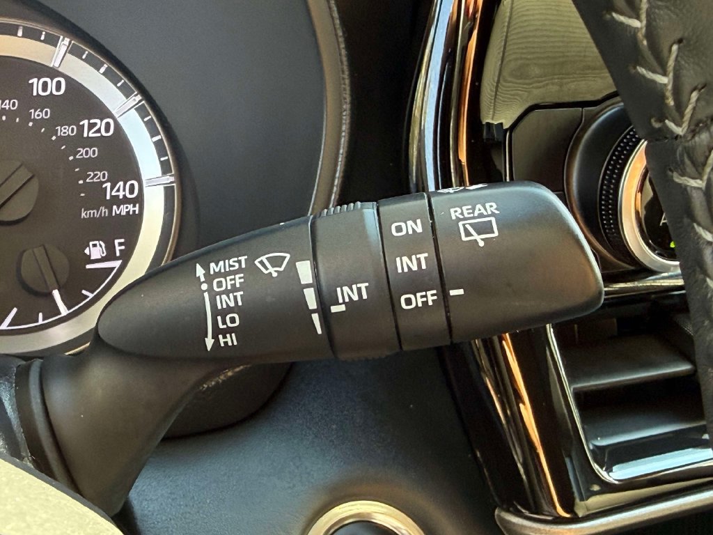 Used 2025 Toyota Highlander LE FWD image 30