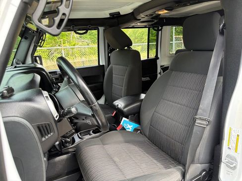 Used 2011 Jeep Wrangler Unlimited Rubicon w/ Dual Top Group AWD/4WD image 20