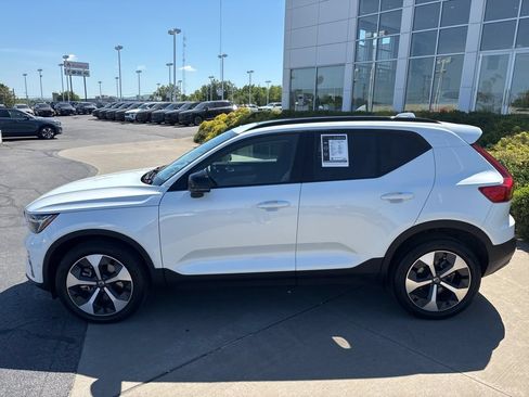 Certified 2026 Volvo XC40 B5 Plus AWD/4WD image 9