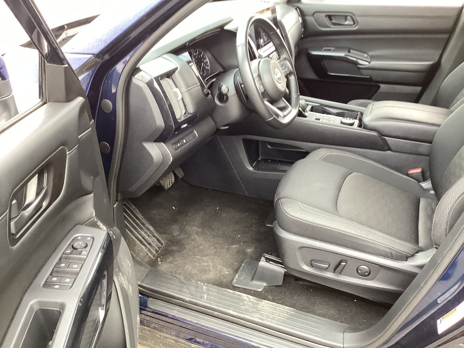 Used 2024 Nissan Pathfinder SV AWD/4WD image 11