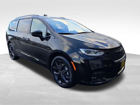 New 2026 Chrysler Pacifica Select AWD/4WD image 8