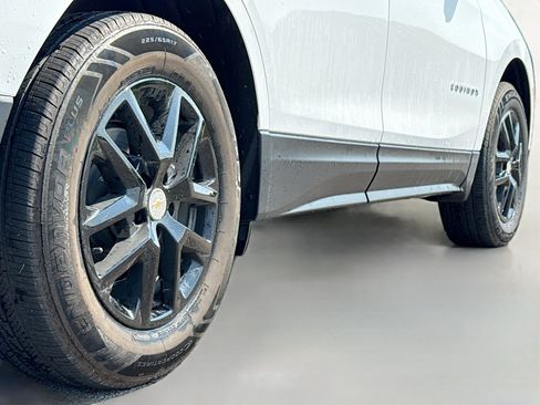 Used 2022 Chevrolet Equinox LT AWD/4WD image 16