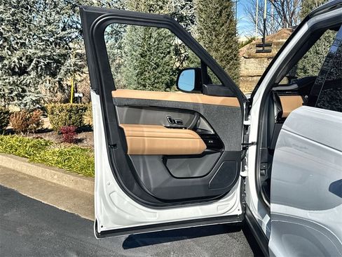 Used 2025 Land Rover Range Rover Sport Dynamic SE image 17