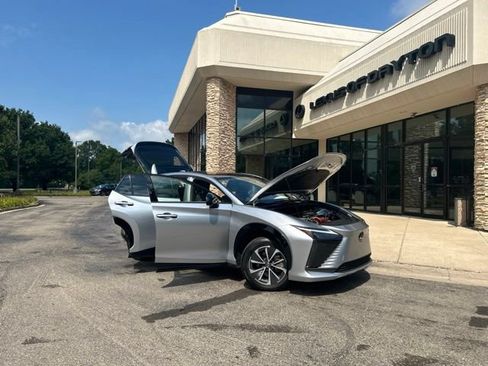 Used 2023 Lexus RZ 450e Premium w/ Technology Package AWD/4WD image 9