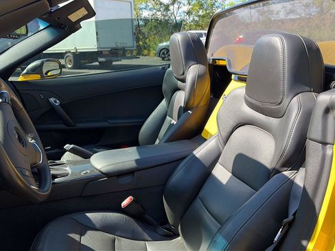 Used 2012 Chevrolet Corvette Grand Sport w/ 3LT Preferred Equipment Group RWD image 4