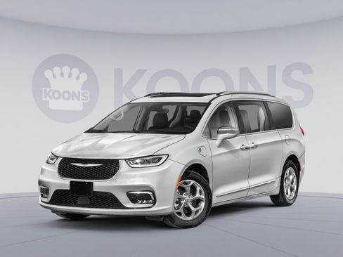 Used 2023 Chrysler Pacifica Touring-L FWD image 1