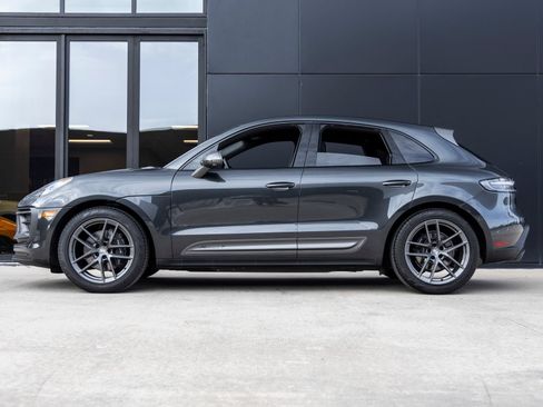 Used 2025 Porsche Macan Turbo AWD/4WD image 2