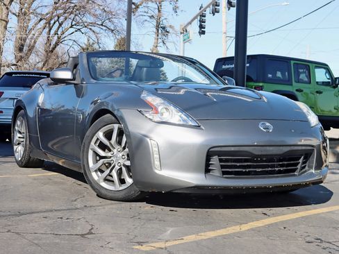 Used 2013 Nissan 370Z Touring RWD image 9