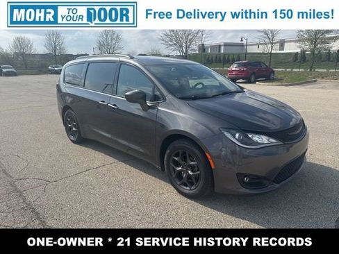 Used 2018 Chrysler Pacifica Touring-L w/ Premium Audio Group image 3
