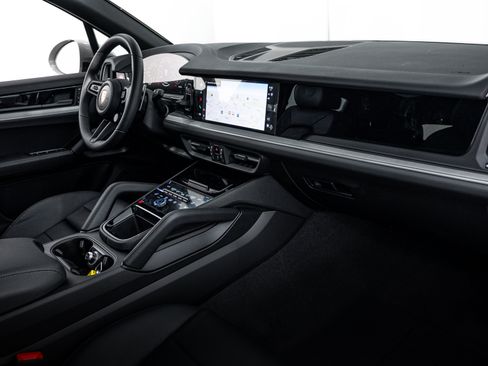 Certified 2026 Porsche Cayenne AWD/4WD image 13