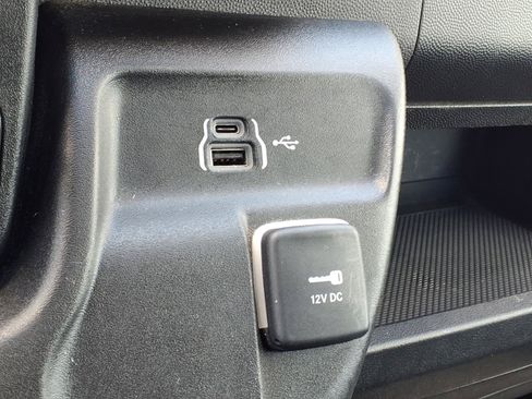Used 2025 RAM ProMaster 2500 w/ Convenience Group FWD image 18