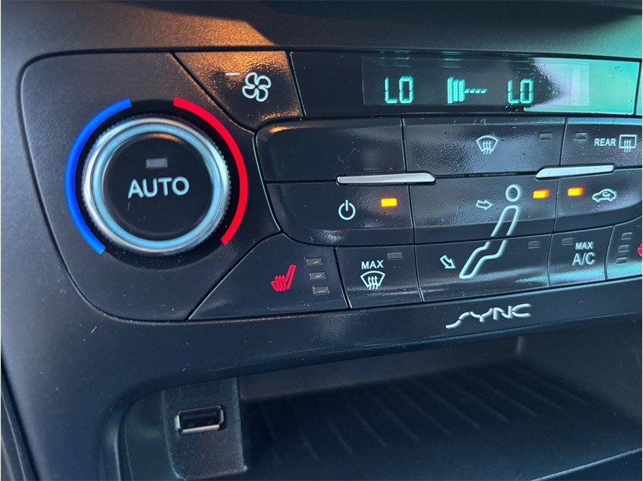 Used 2015 Ford Focus Titanium w/ Titanium Cold Weather Package FWD image 27