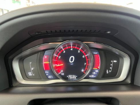 Used 2016 Volvo XC60 T6 w/ Proximity Package AWD/4WD image 26