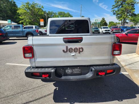 Used 2022 Jeep Gladiator Rubicon w/ Cold Weather Group AWD/4WD image 4