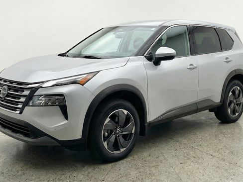 Used 2025 Nissan Rogue SV FWD image 3
