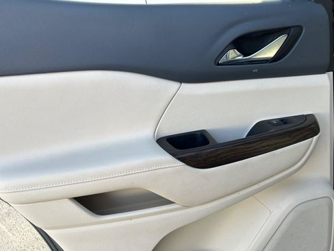 Used 2020 GMC Acadia Denali w/ Technology Package FWD image 40