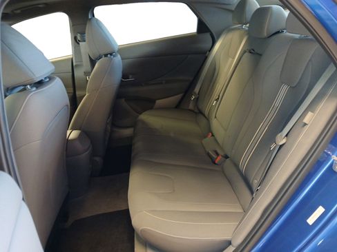 Used 2025 Hyundai Elantra SEL image 13