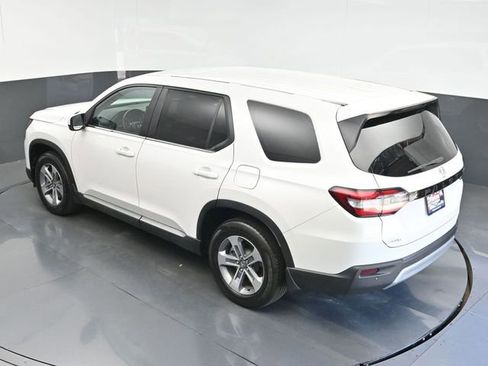 Certified 2025 Honda Pilot EX-L image 30