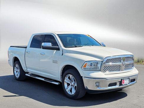 Used 2017 RAM 1500 Laramie w/ Convenience Group AWD/4WD image 7
