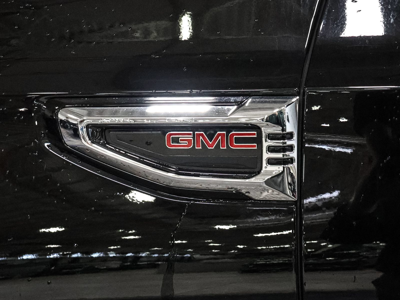 Used 2025 GMC Yukon Elevation AWD/4WD image 18