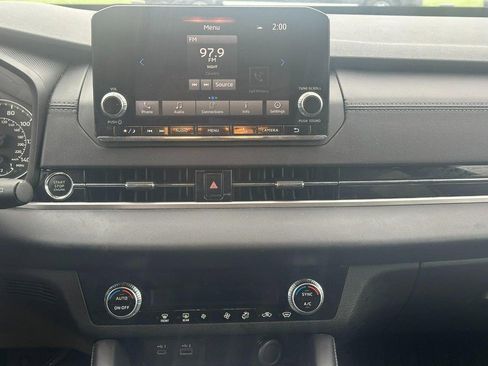 Used 2024 Mitsubishi Outlander ES image 14