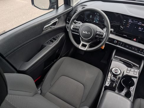 Used 2023 Kia Sportage LX AWD/4WD image 9