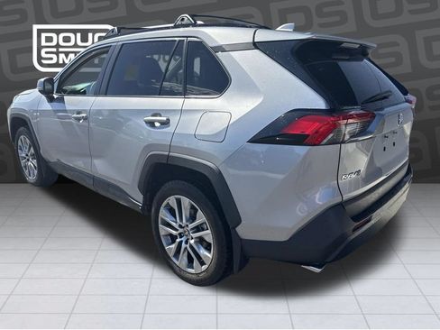 Used 2022 Toyota RAV4 XLE Premium AWD/4WD image 3
