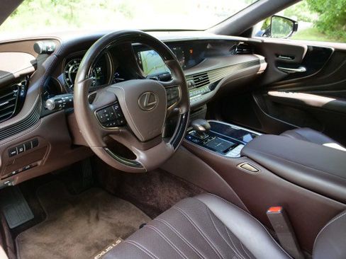 Used 2019 Lexus LS 500 w/ Luxury Package RWD image 29