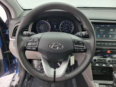 Used 2020 Hyundai Elantra SEL image 18