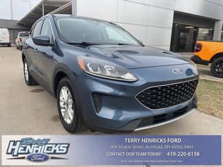 Used 2020 Ford Escape SE video 1